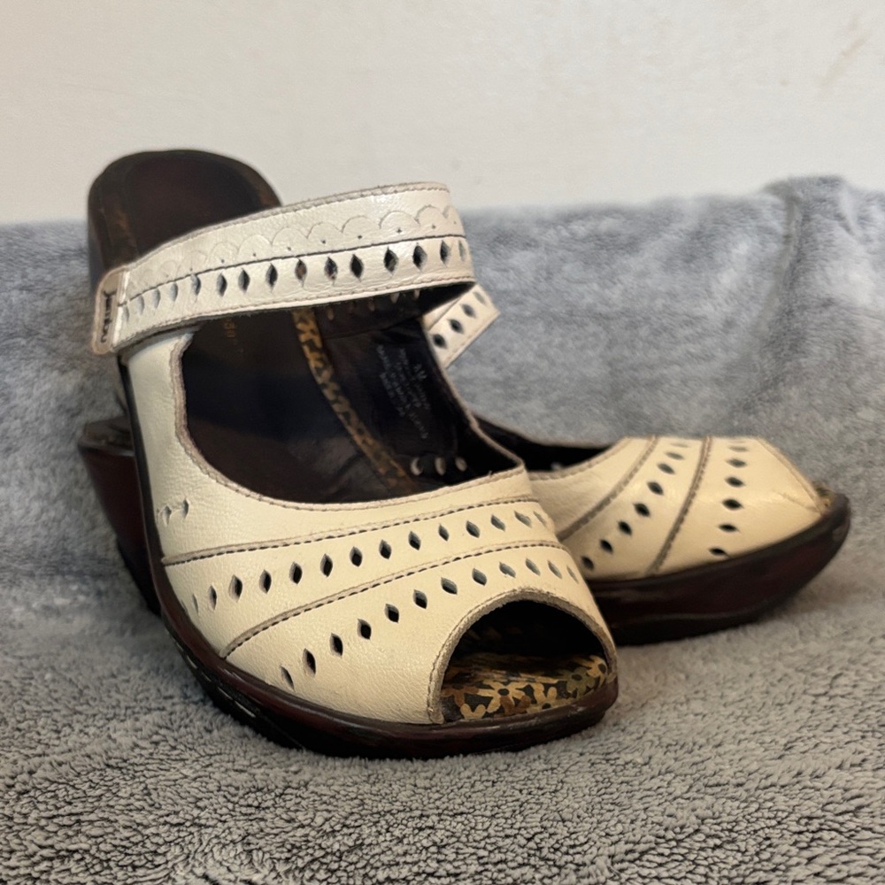 Jambu Women's Touring Too Wedge Sandal
